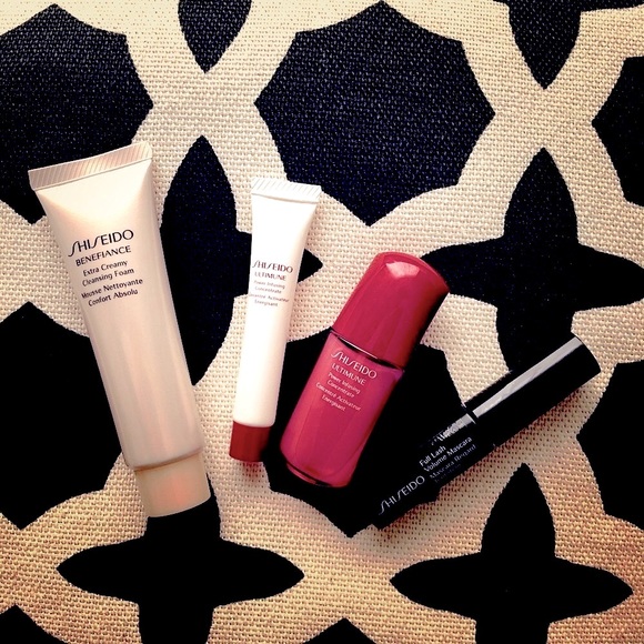 NEW Shiseido Skin care + Mascara - Picture 1 of 3